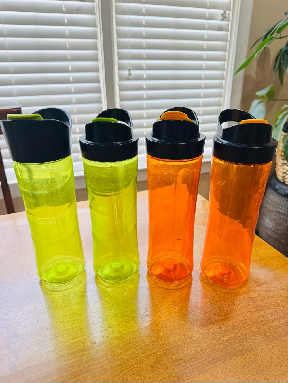 4 Oster MyBlend Sport Bottles Orange and Green 20 Oz w 2 replacement blades - Picture 7 of 9